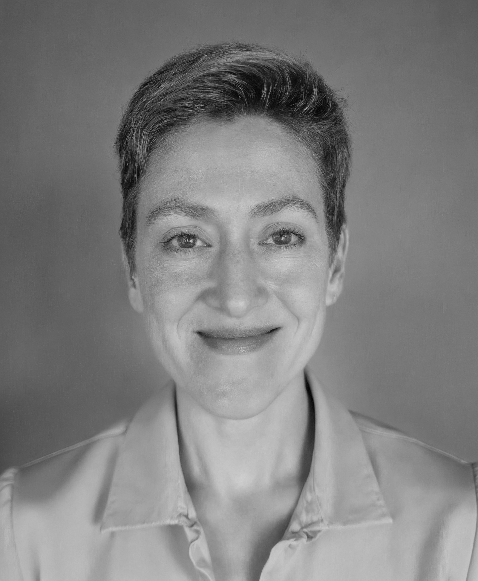 headshot picture lightblue (1)